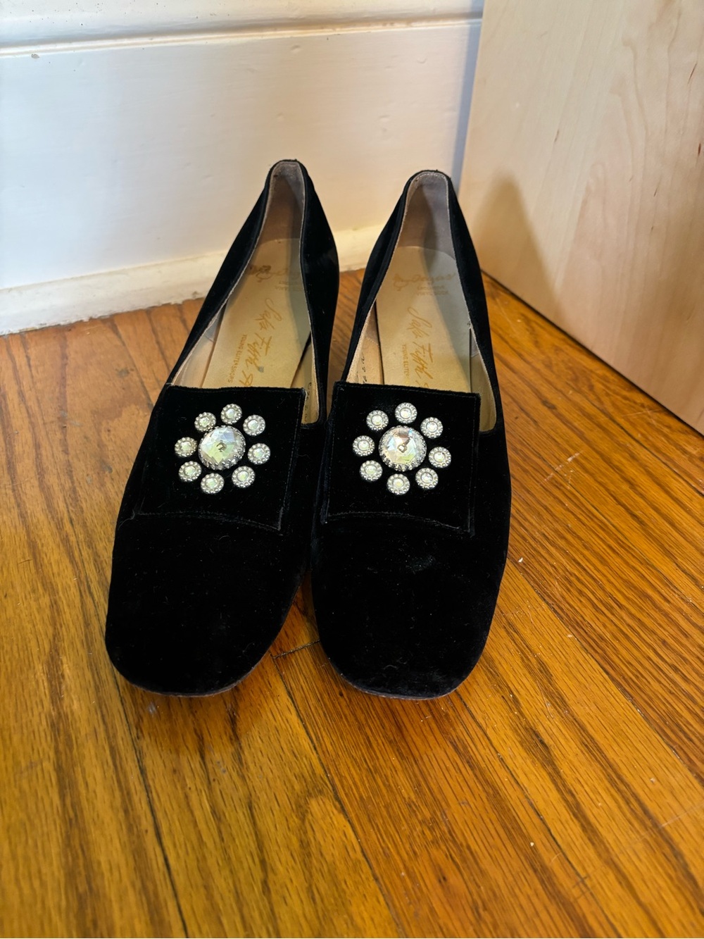 Vintage 1960-70s Sax Fifth Avenue black velvet kitten heels